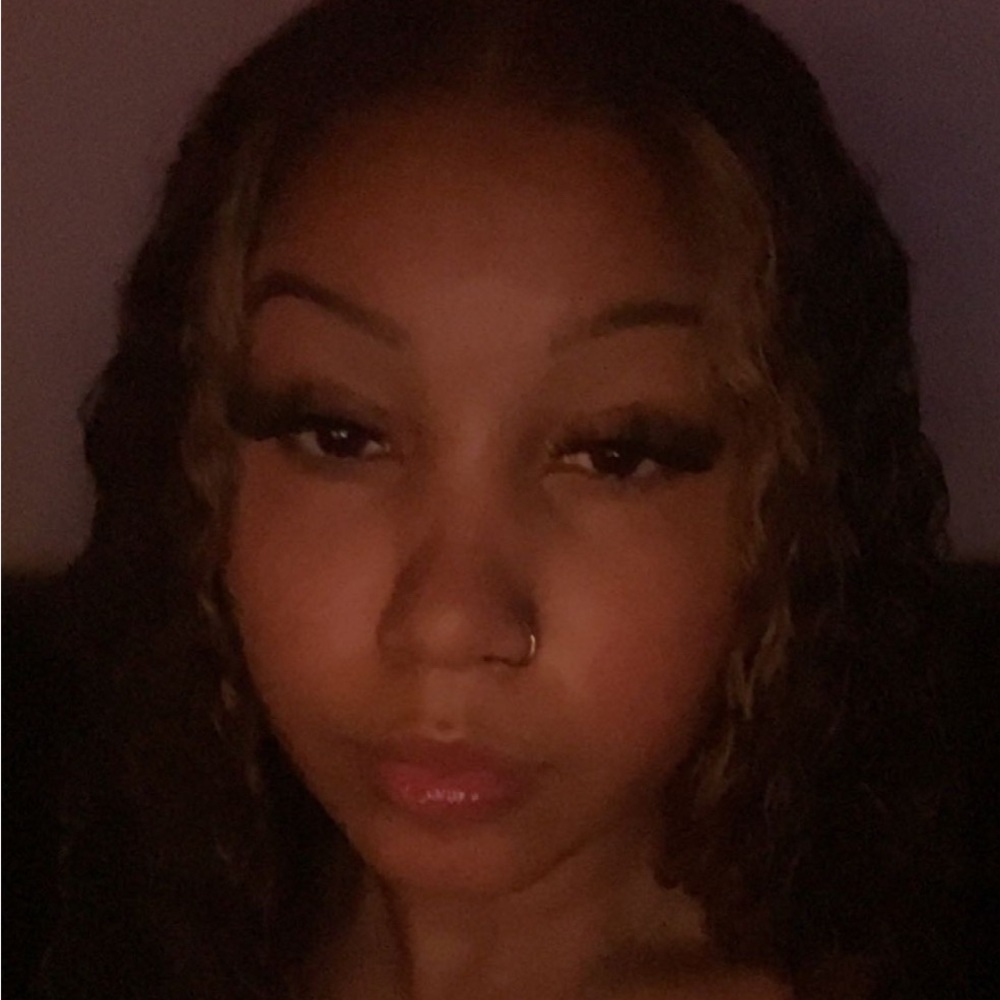 Meet your Posher, Lena